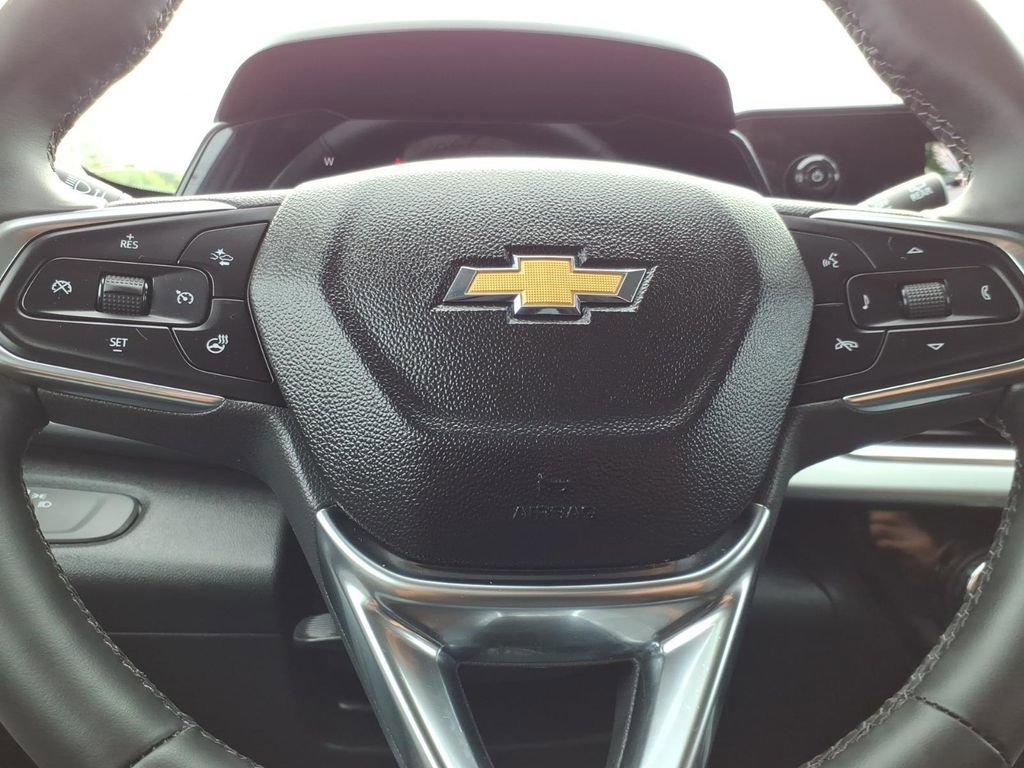 Used 2025 Chevrolet Trax LT w/ LT Convenience Package FWD image 27