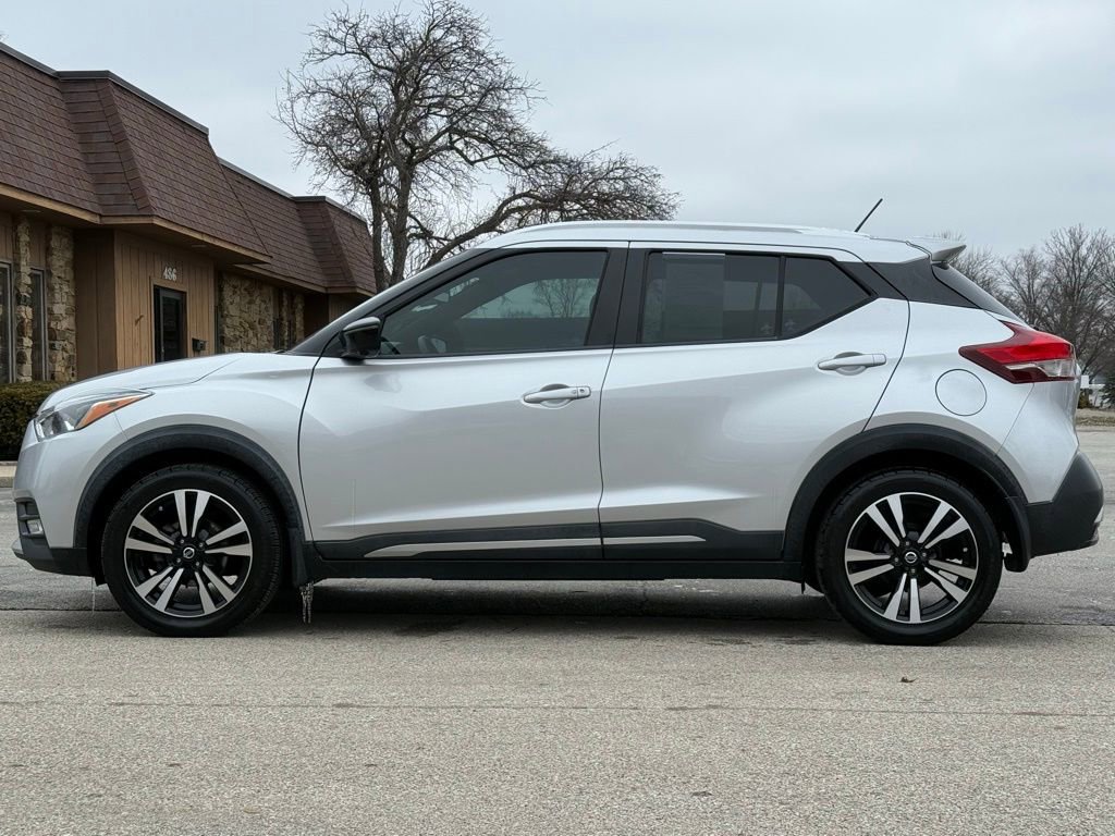 Used 2018 Nissan Kicks SR image 2