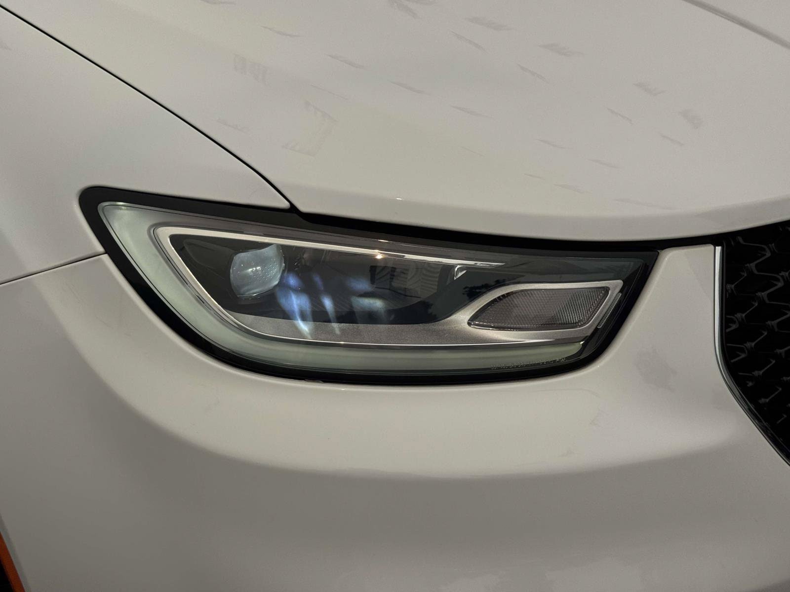 Used 2021 Chrysler Pacifica Touring-L FWD image 10