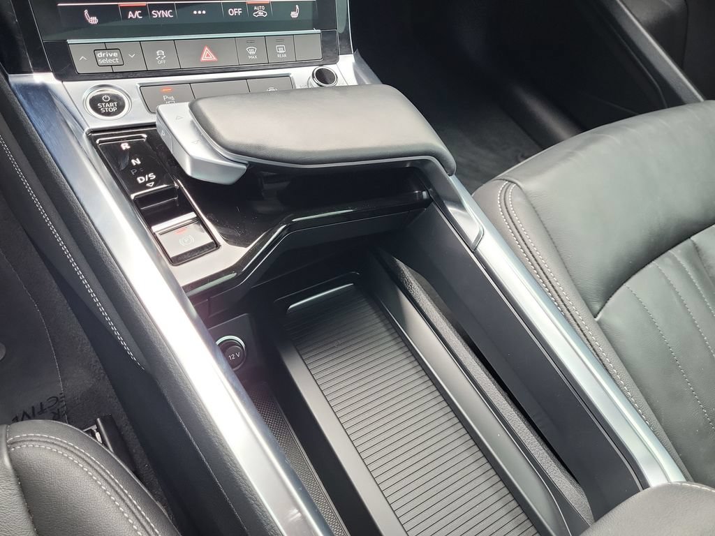 Used 2022 Audi e-tron Premium AWD/4WD image 32