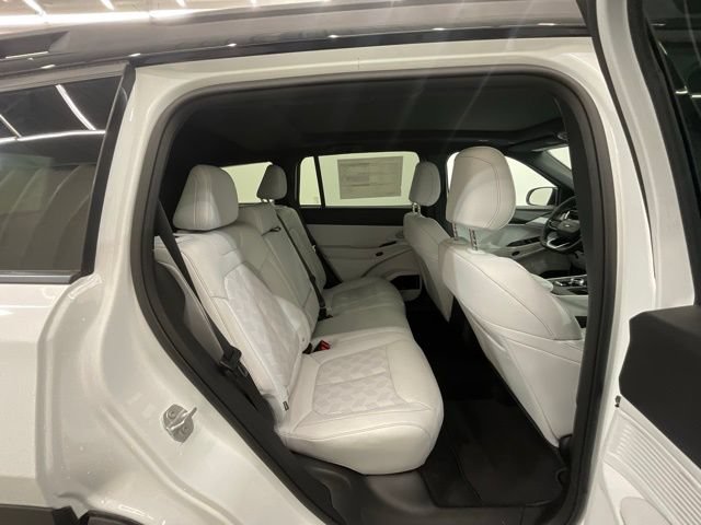 New 2026 Jeep Cherokee Overland w/ Advanced Pro Tech Group AWD/4WD image 25