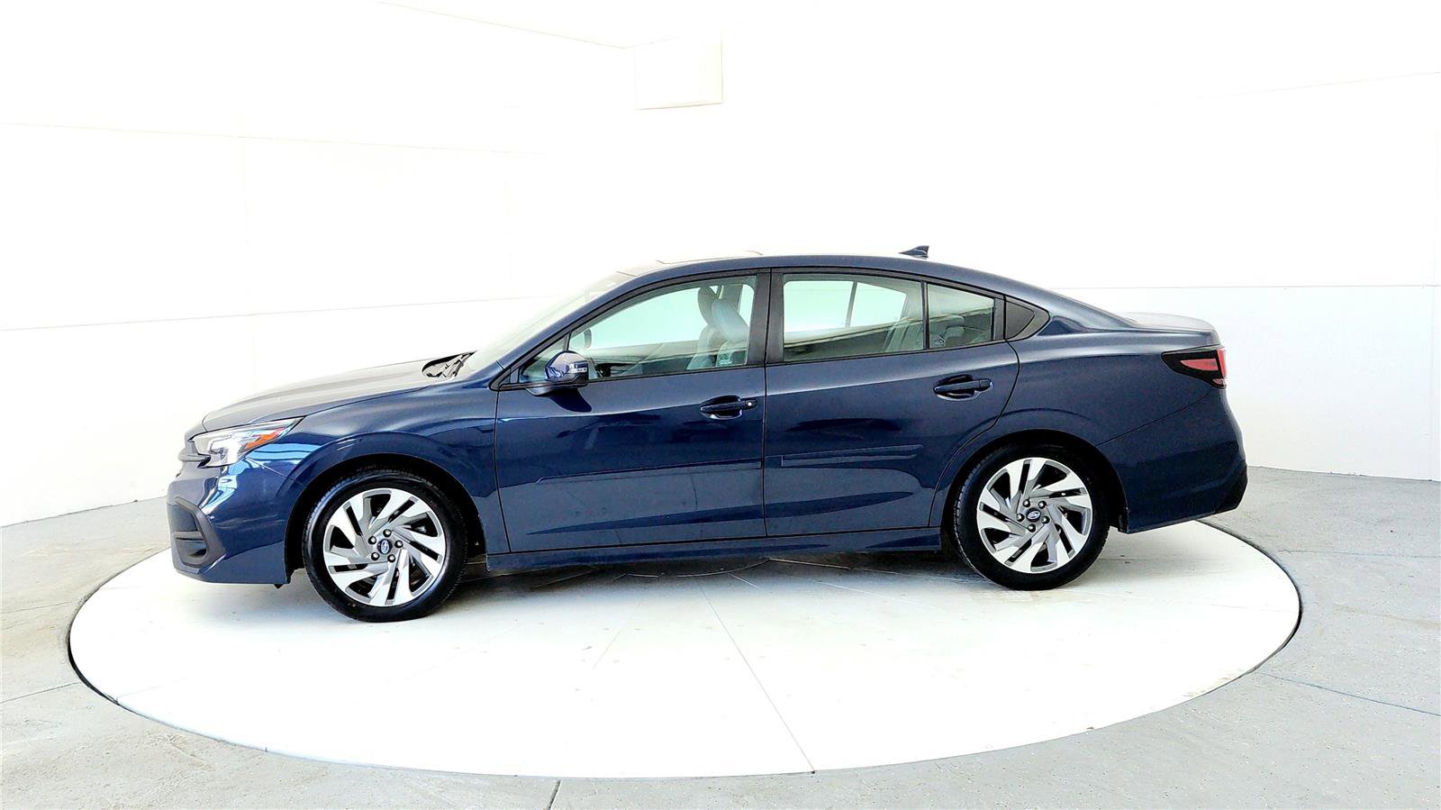 Used 2024 Subaru Legacy Limited image 3