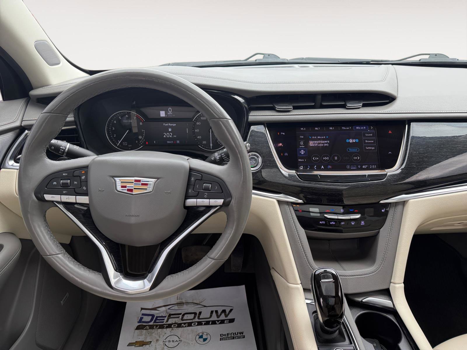 Used 2021 Cadillac XT6 Premium Luxury image 13