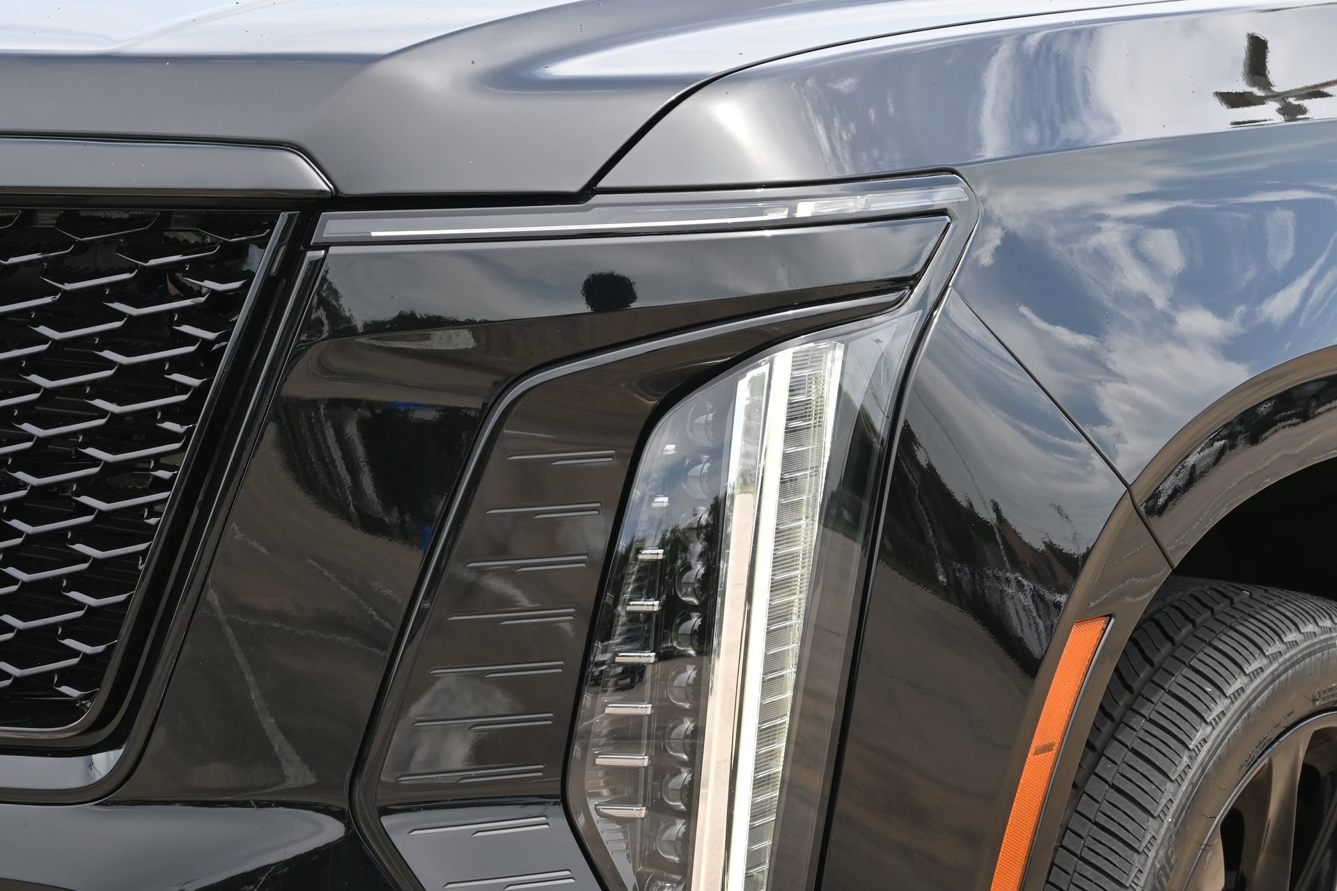 Certified 2026 Cadillac Escalade ESV Platinum Sport w/ LPO, ONYX Package AWD/4WD image 26
