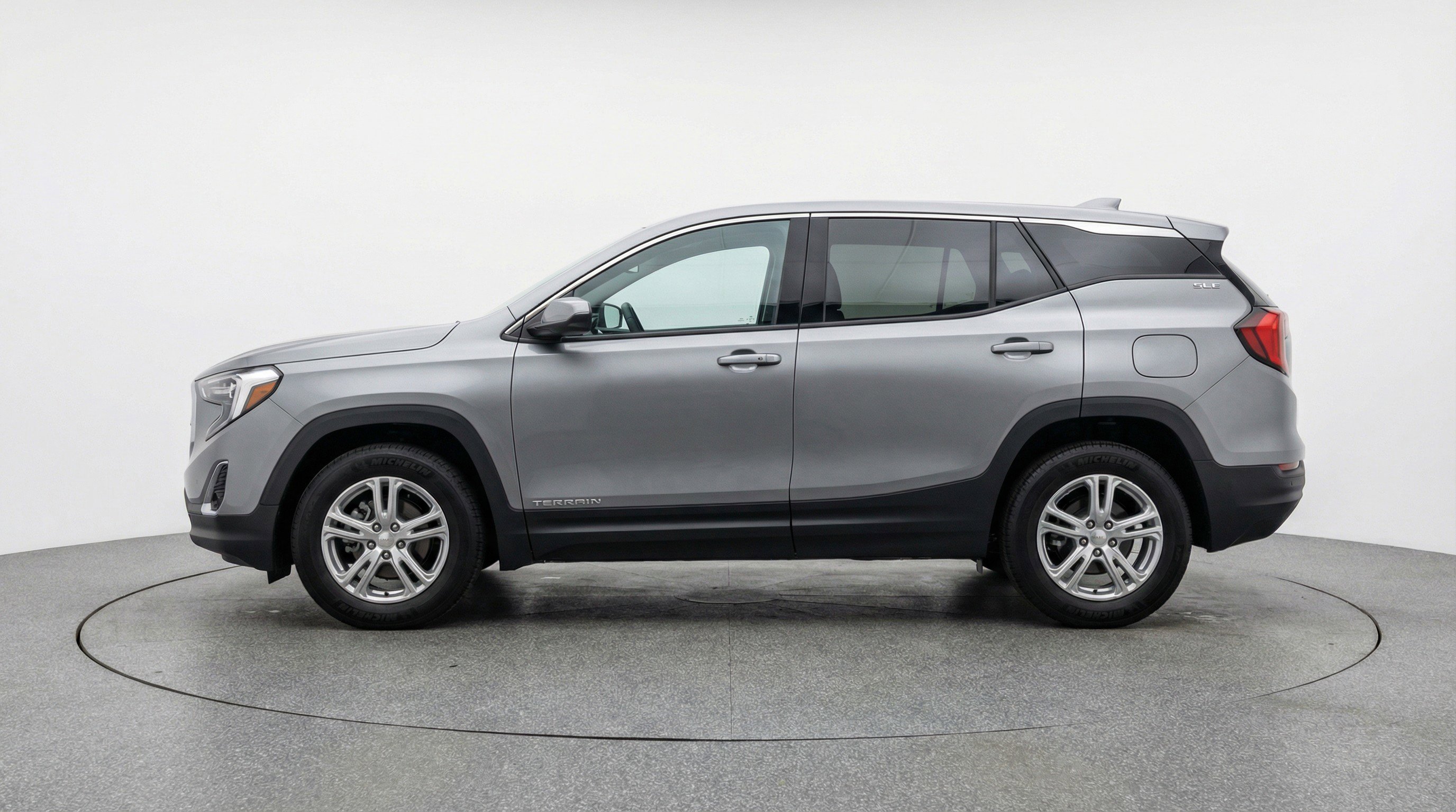 Used 2024 GMC Terrain SLE image 5