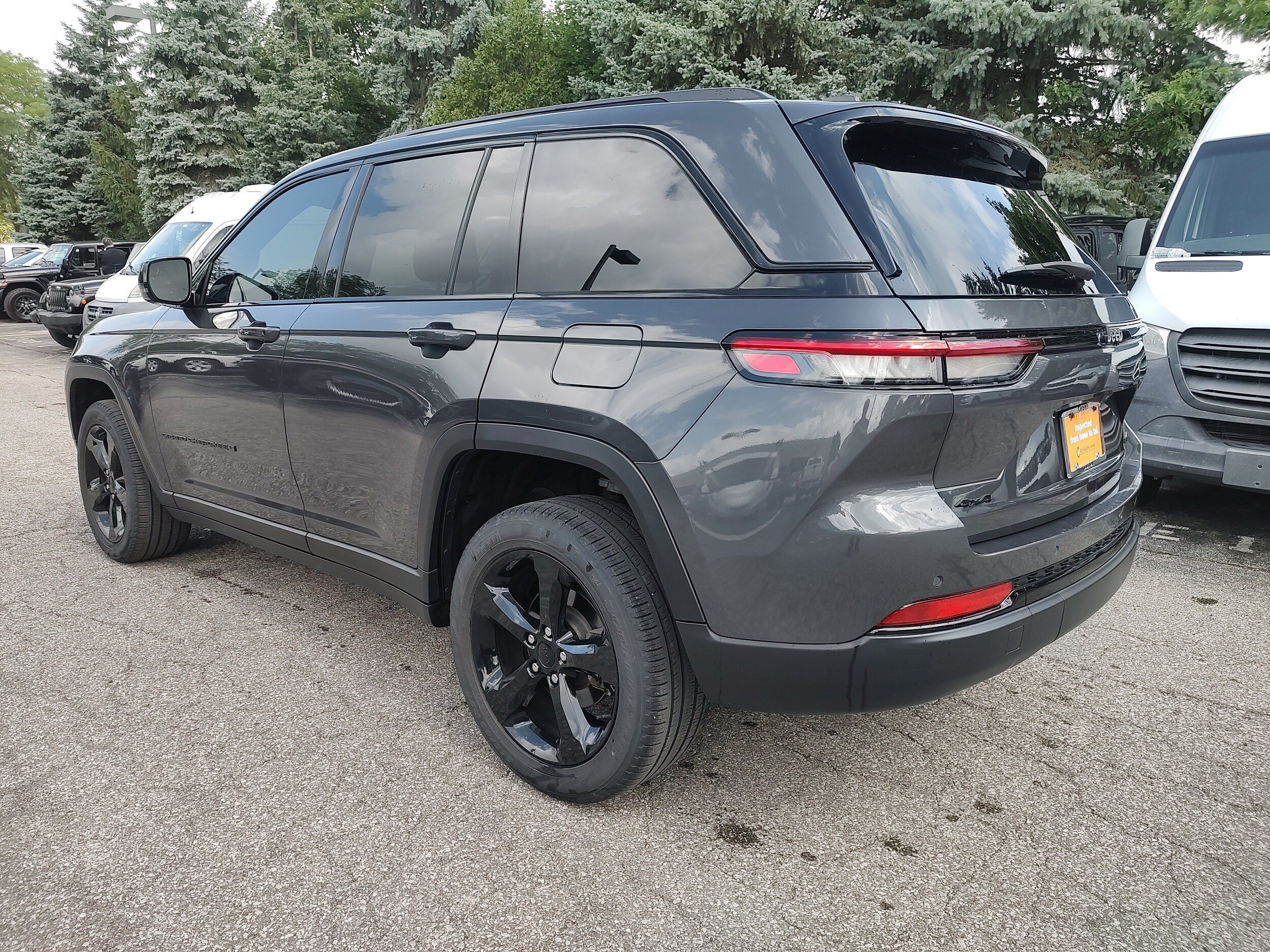 Certified 2023 Jeep Grand Cherokee Limited w/ Black Appearance Package AWD/4WD image 2