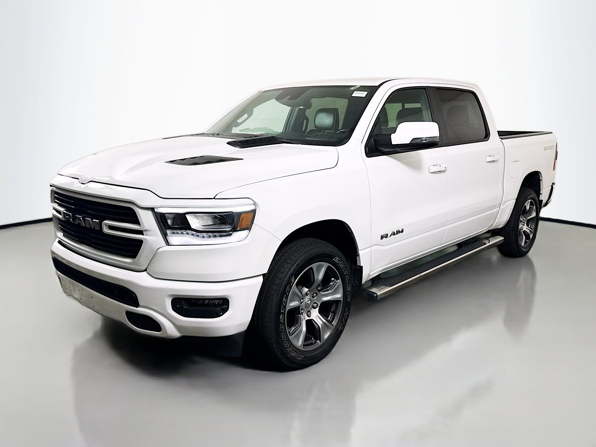 Used 2023 RAM 1500 Laramie AWD/4WD image 4