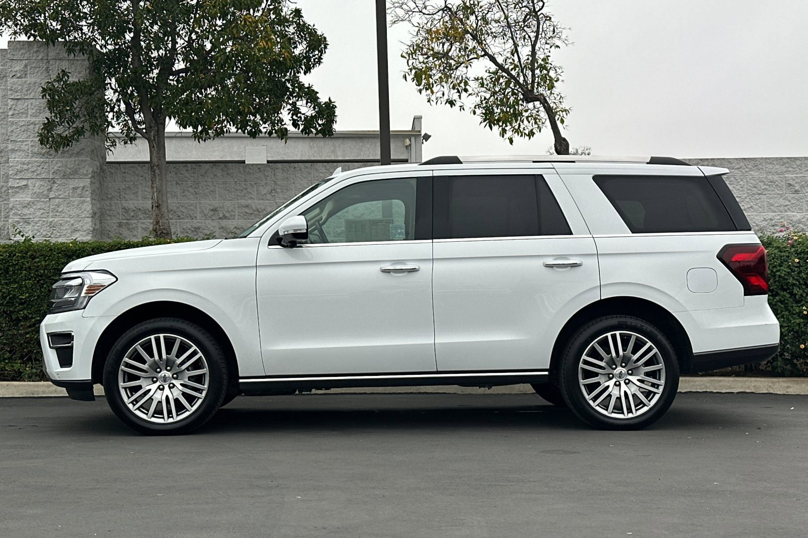 Used 2023 Ford Expedition Limited image 7