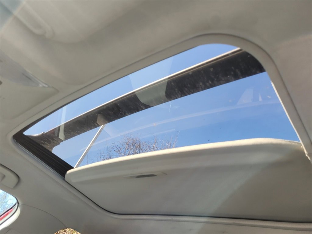 Used 2022 Toyota RAV4 XLE Premium image 7