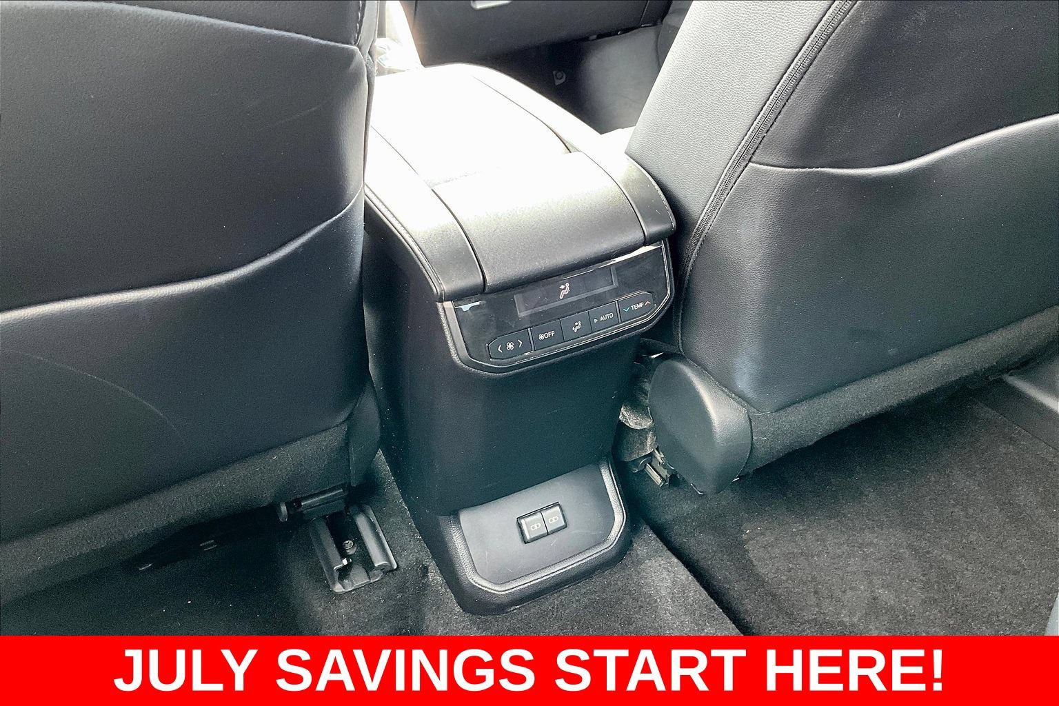Used 2024 Toyota Highlander XLE AWD/4WD image 13