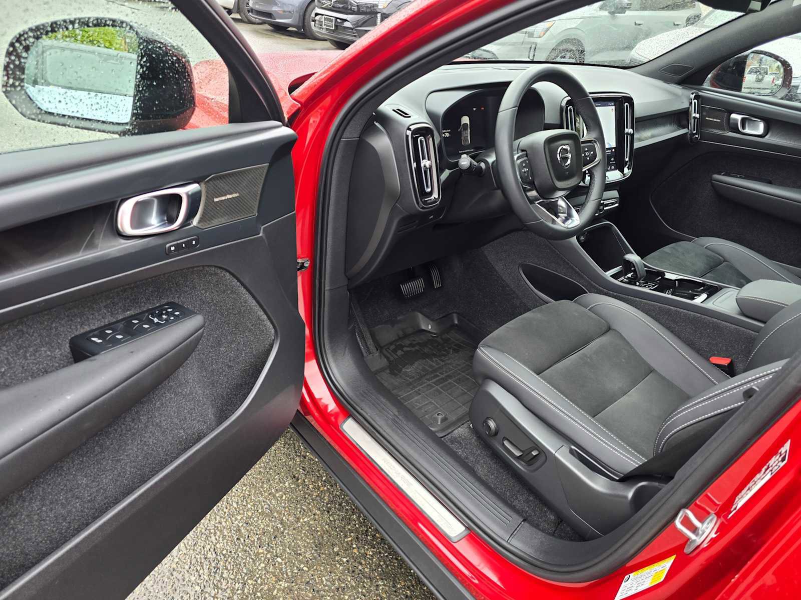 Certified 2023 Volvo C40 P8 Recharge Ultimate w/ Protection Package Premier AWD/4WD image 20