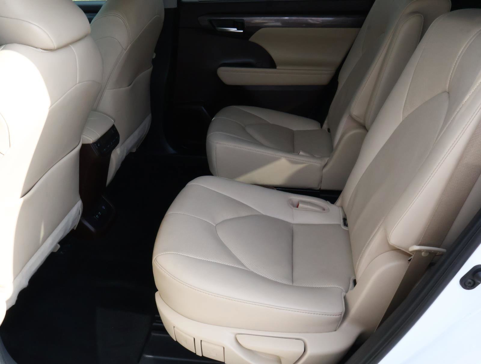 Used 2021 Toyota Highlander Platinum image 23