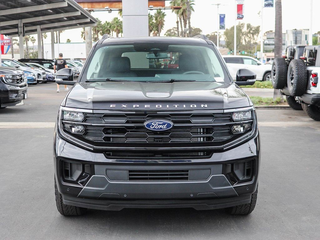 New 2025 Ford Expedition Active image 2