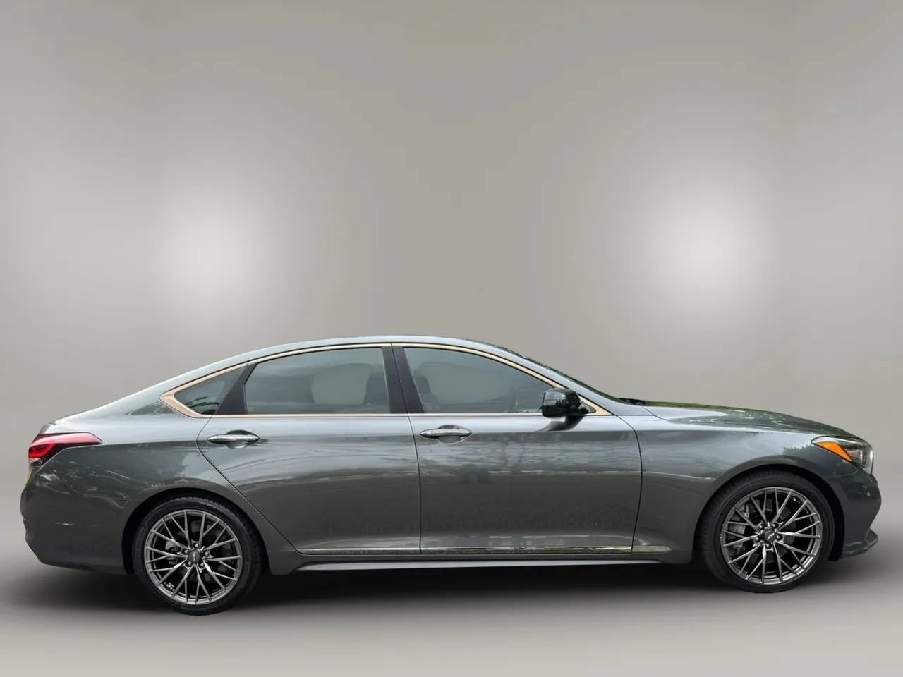 Used 2018 Genesis G80 3.3T Sport RWD image 2