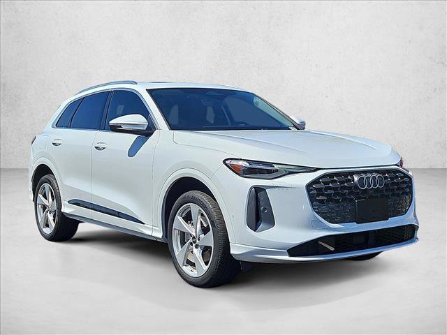 Certified 2025 Audi Q5 Premium AWD/4WD image 3