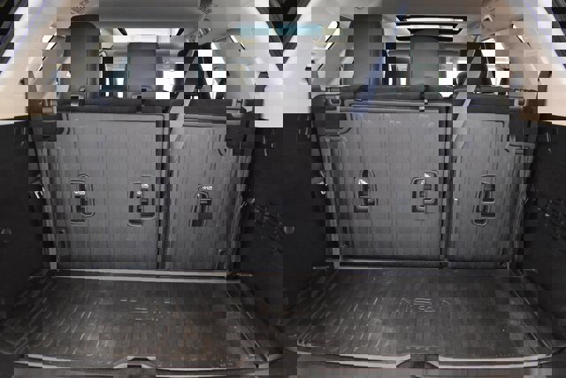 Used 2024 Nissan Pathfinder Platinum w/ Cargo Package image 18