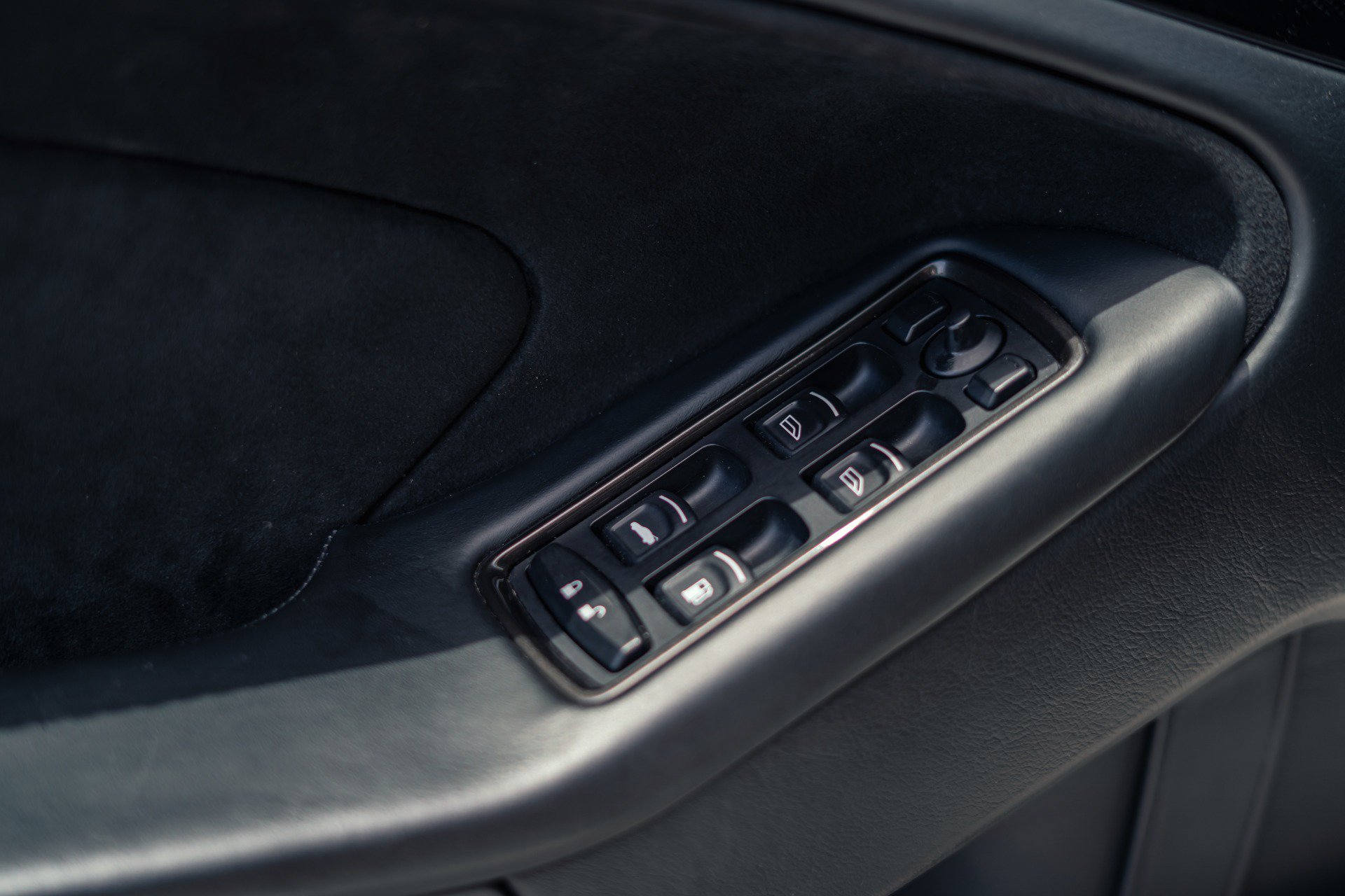 Used 2015 Aston Martin Vanquish Coupe RWD image 34