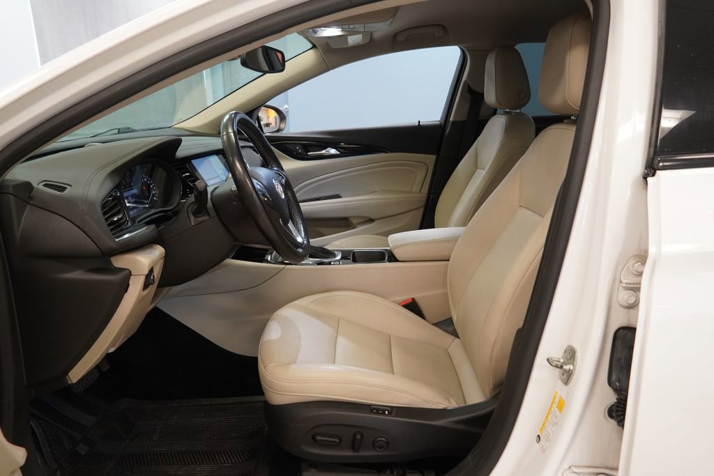 Used 2018 Buick Regal Essence w/ Driver Confidence Package #1 image 5