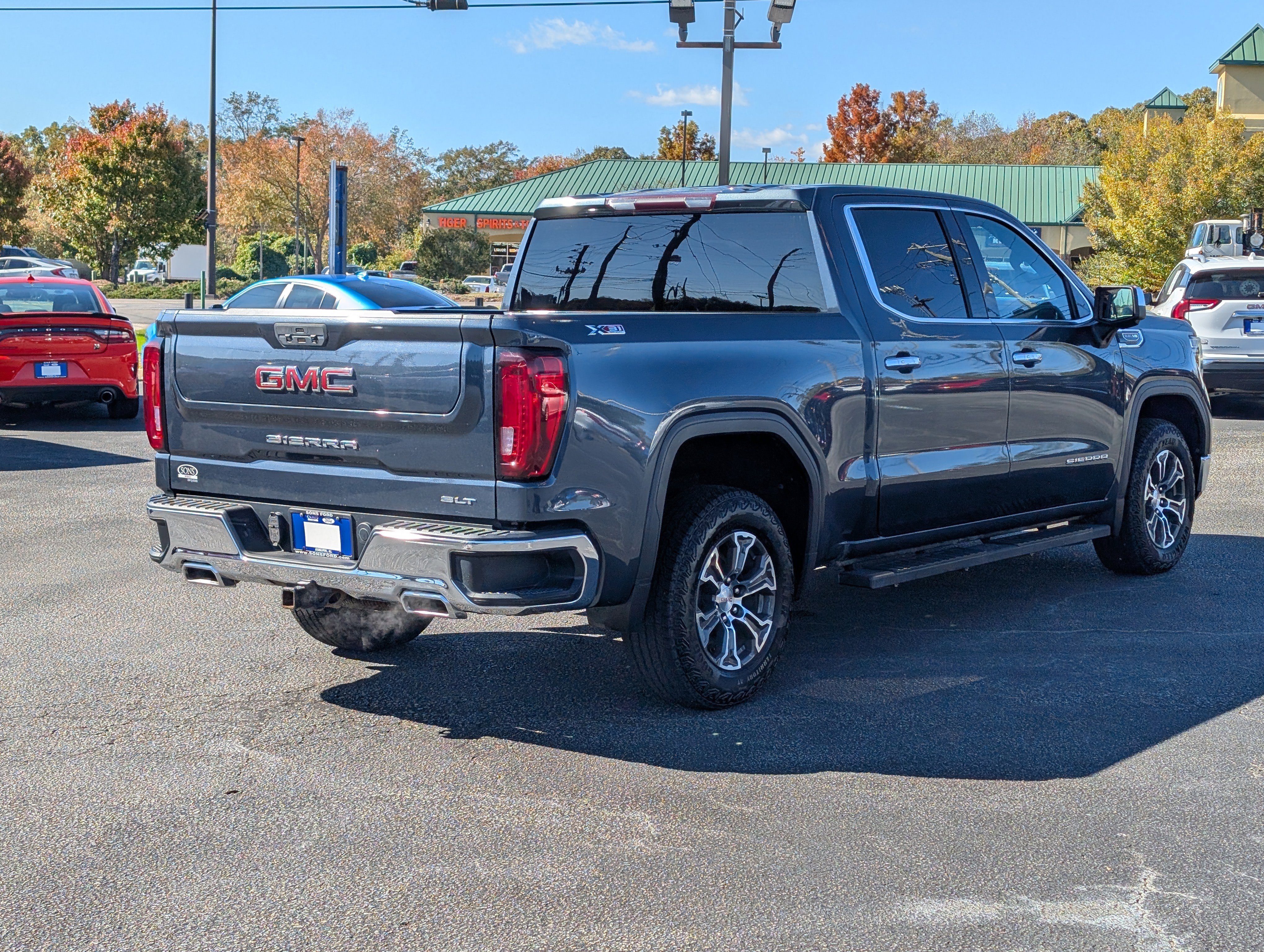 Used 2021 GMC Sierra 1500 SLT w/ X31 Off-Road Package image 9