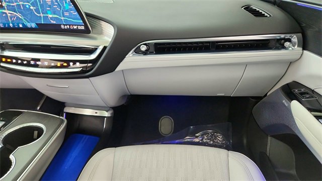 Used 2025 Cadillac Lyriq Luxury image 37