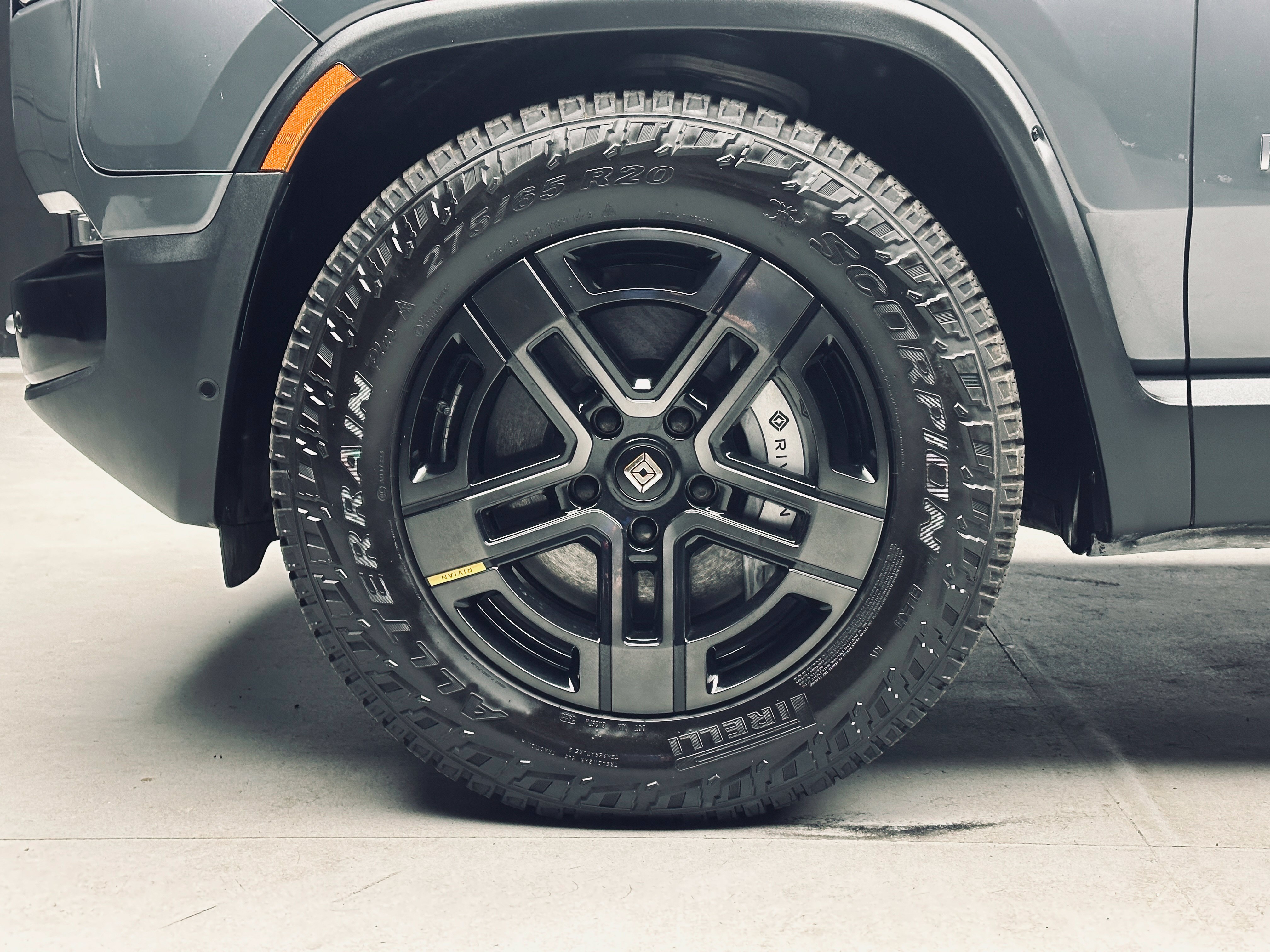 Used 2024 Rivian R1T Adventure Dual AWD/4WD image 32