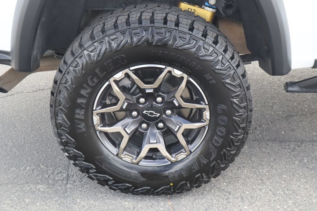 Used 2024 Chevrolet Colorado ZR2 w/ Technology Package AWD/4WD image 11