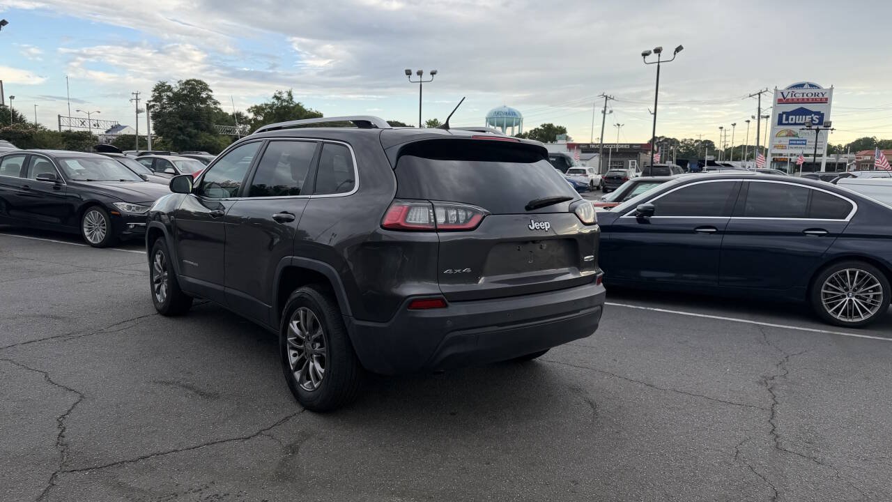 Used 2019 Jeep Cherokee Latitude Plus w/ Cold Weather Group AWD/4WD image 11
