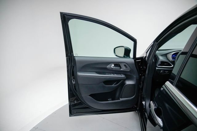 Used 2025 Chrysler Pacifica Select FWD image 14