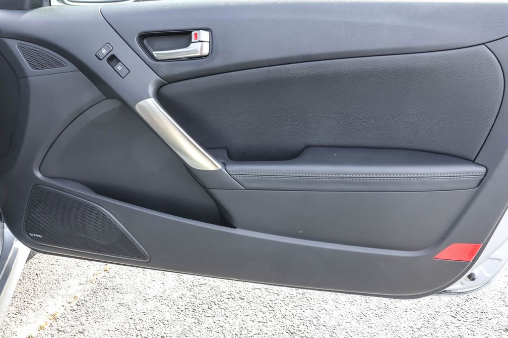 Used 2013 Hyundai Genesis 3.8 RWD image 38