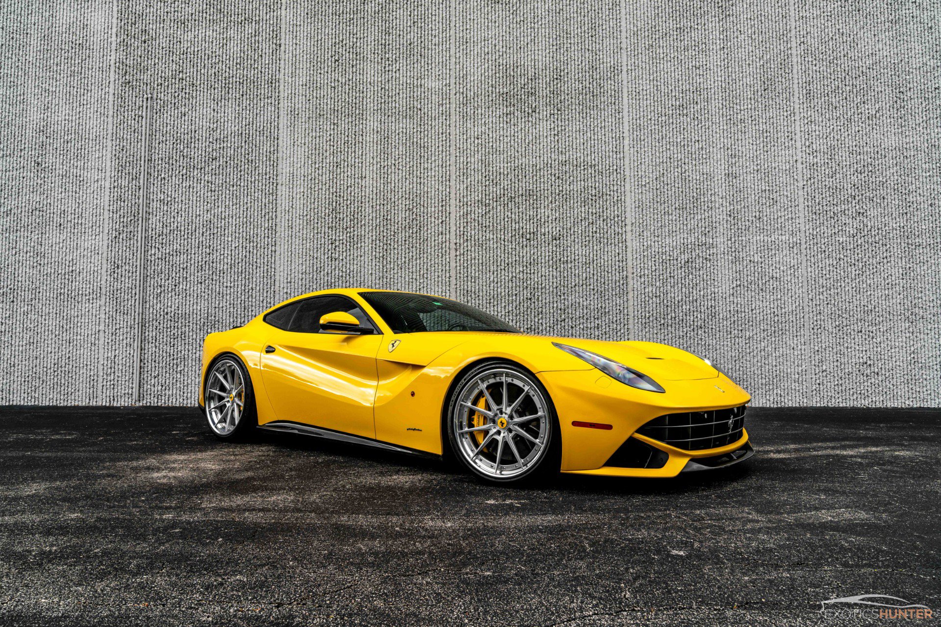 Used 2014 Ferrari F12 Berlinetta RWD image 25