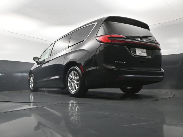 Used 2024 Chrysler Pacifica Touring-L FWD image 29