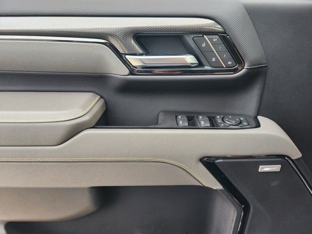 Used 2025 Chevrolet Silverado 2500 ZR2 w/ Technology Package image 25