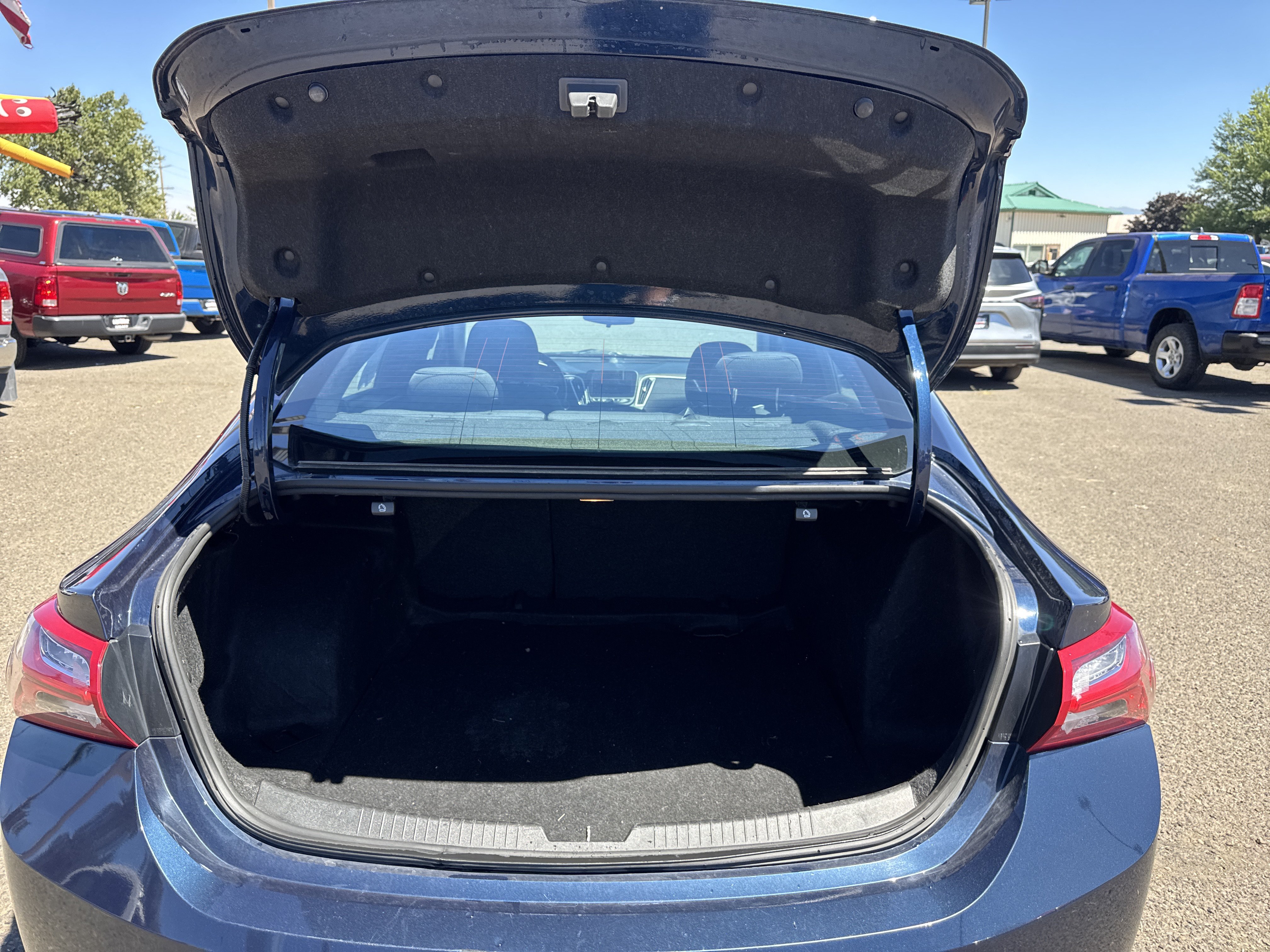 Used 2022 Chevrolet Malibu LT FWD image 21