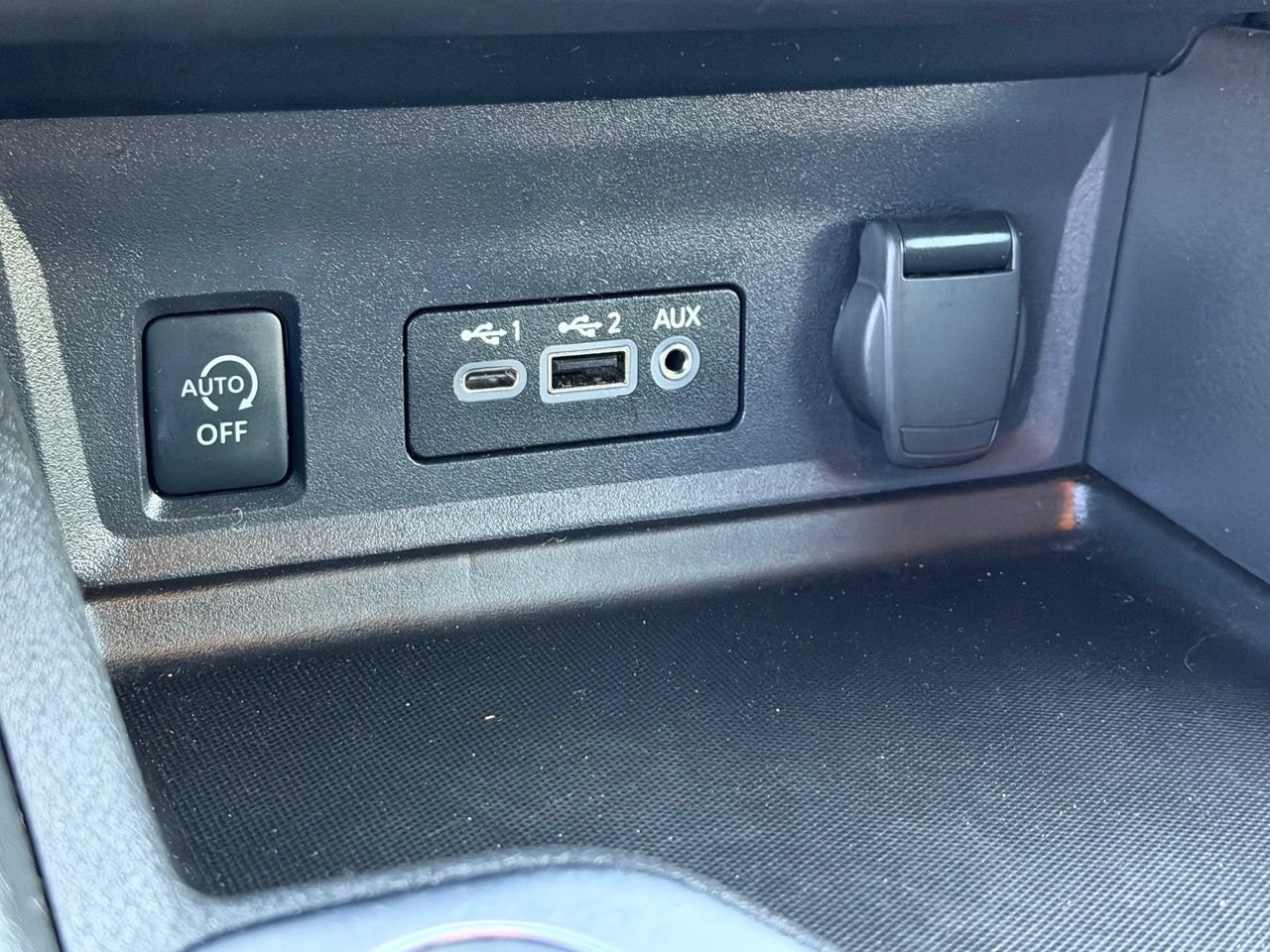 Certified 2024 Nissan Sentra SR FWD image 24