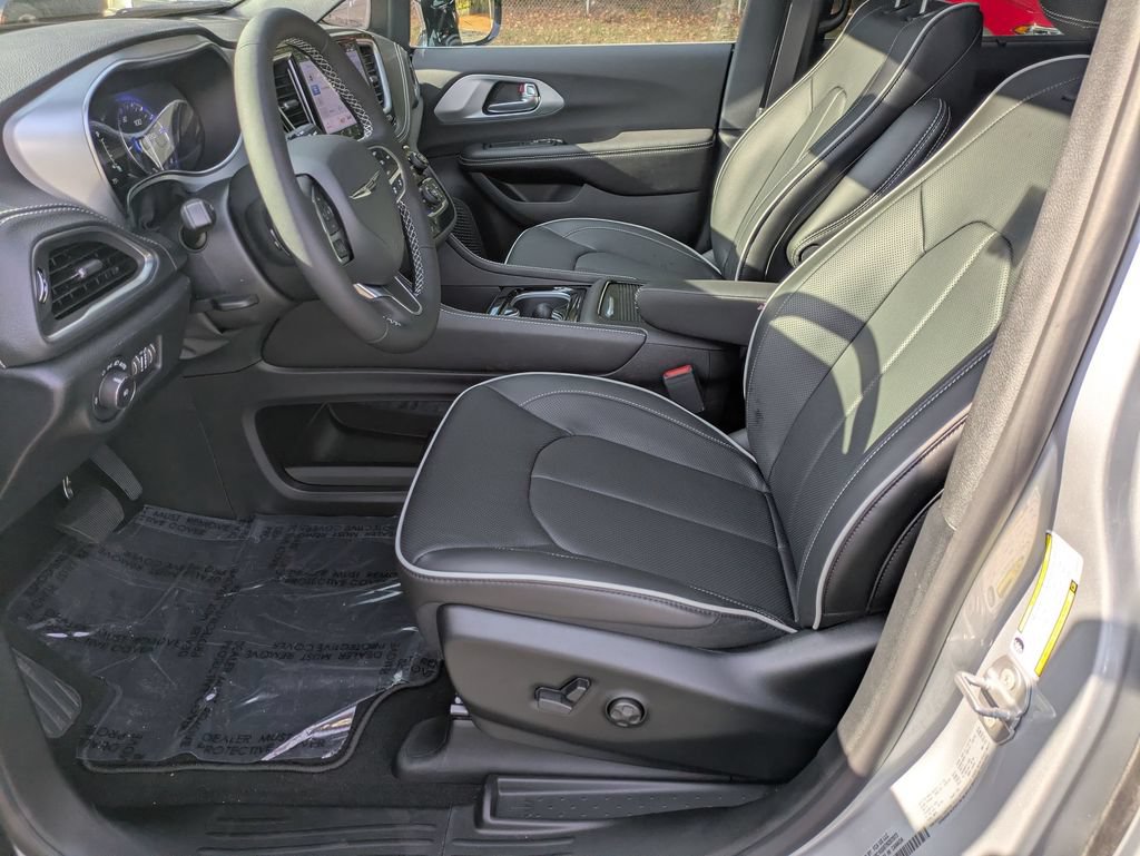 New 2026 Chrysler Pacifica Limited FWD image 14