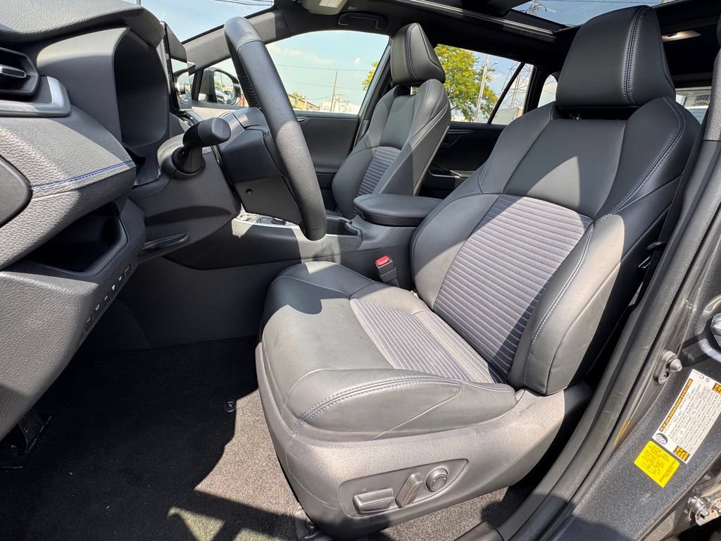 Used 2025 Toyota RAV4 XSE w/ Advanced Technology Package AWD/4WD image 14