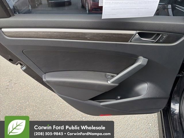 Used 2017 Volkswagen Passat 1.8T SE w/ SE Lighting Package image 29