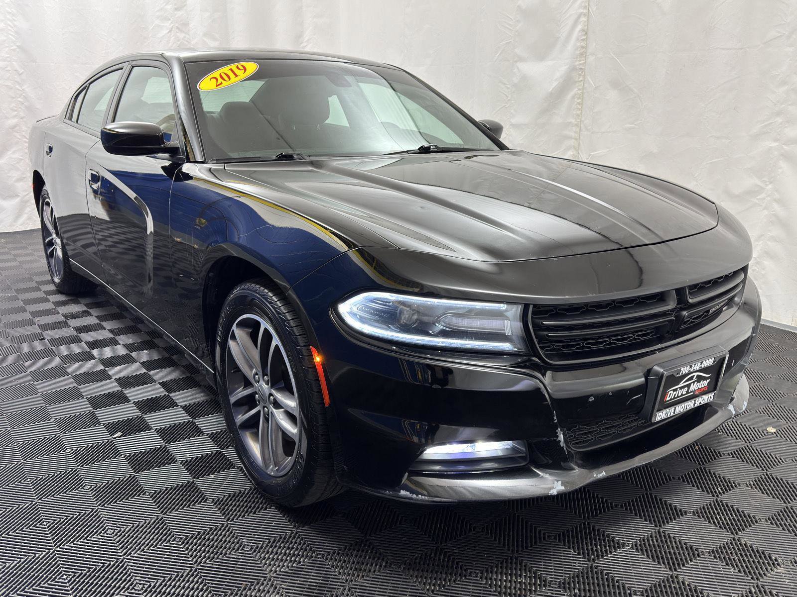 Used 2019 Dodge Charger SXT image 11
