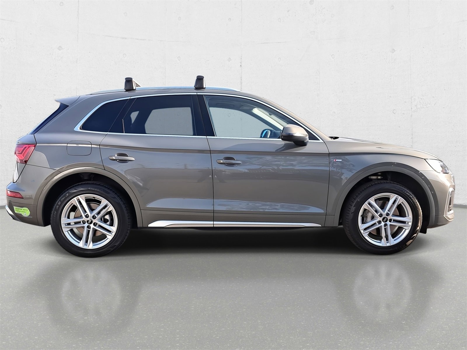 Used 2023 Audi Q5 e Premium w/ Convenience Package image 4