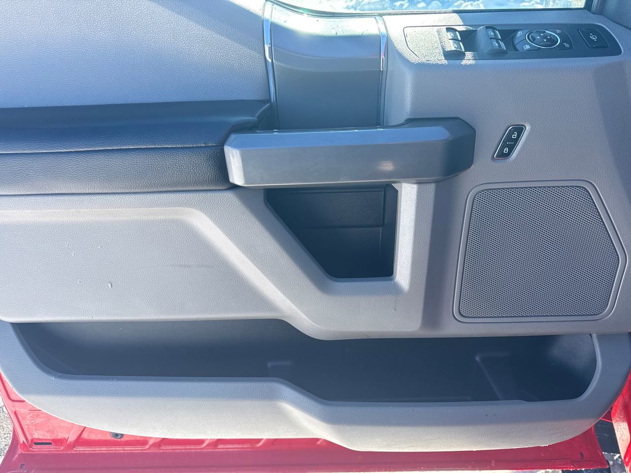 Used 2019 Ford F250 XLT w/ XLT Premium Package image 16