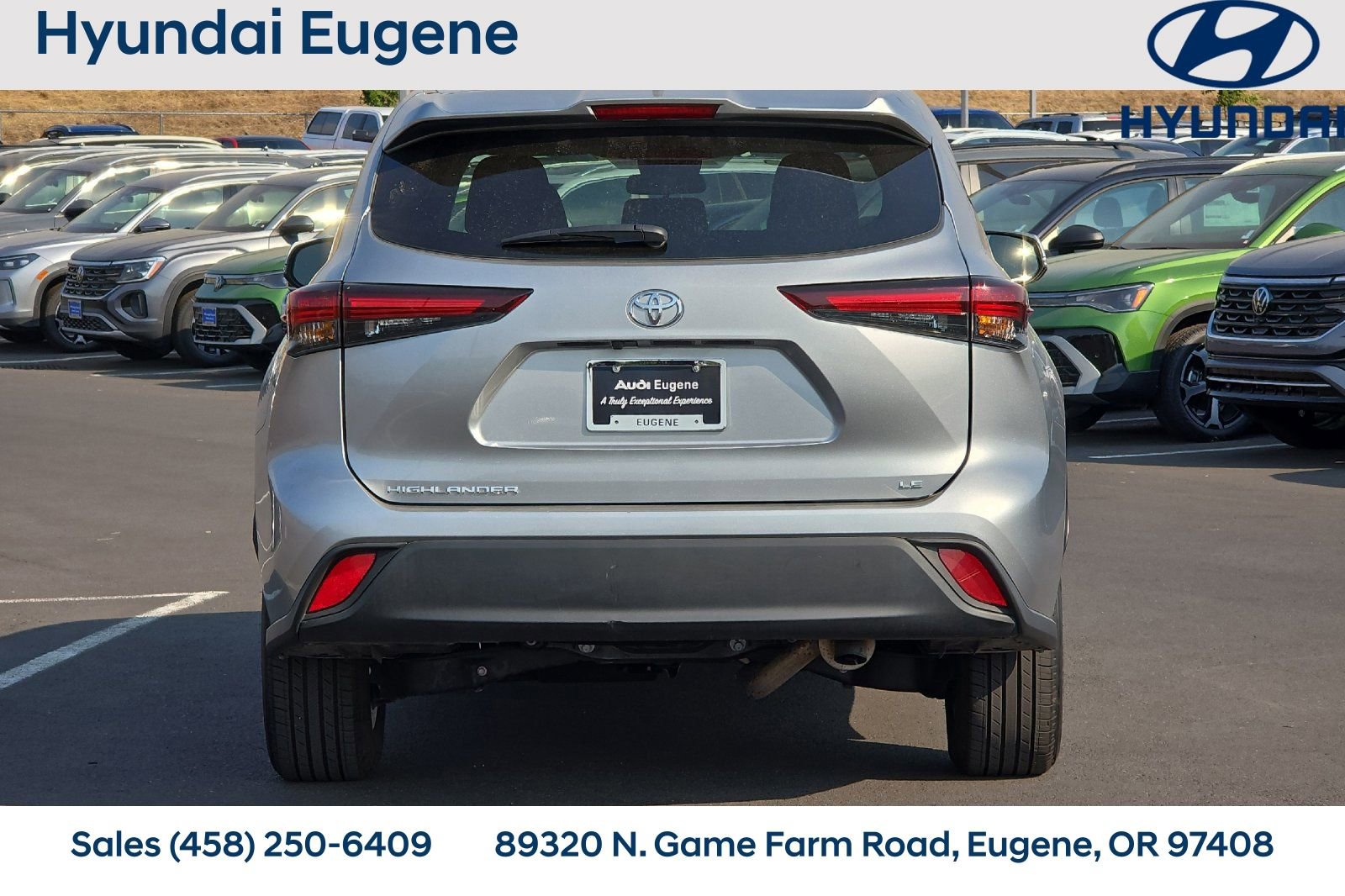 Used 2024 Toyota Highlander LE FWD image 4