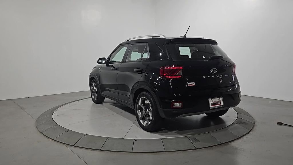 Used 2024 Hyundai Venue SEL image 3