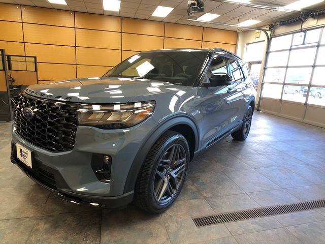 New 2026 Ford Explorer ST-Line w/ ST-Line Street Pack AWD/4WD image 3
