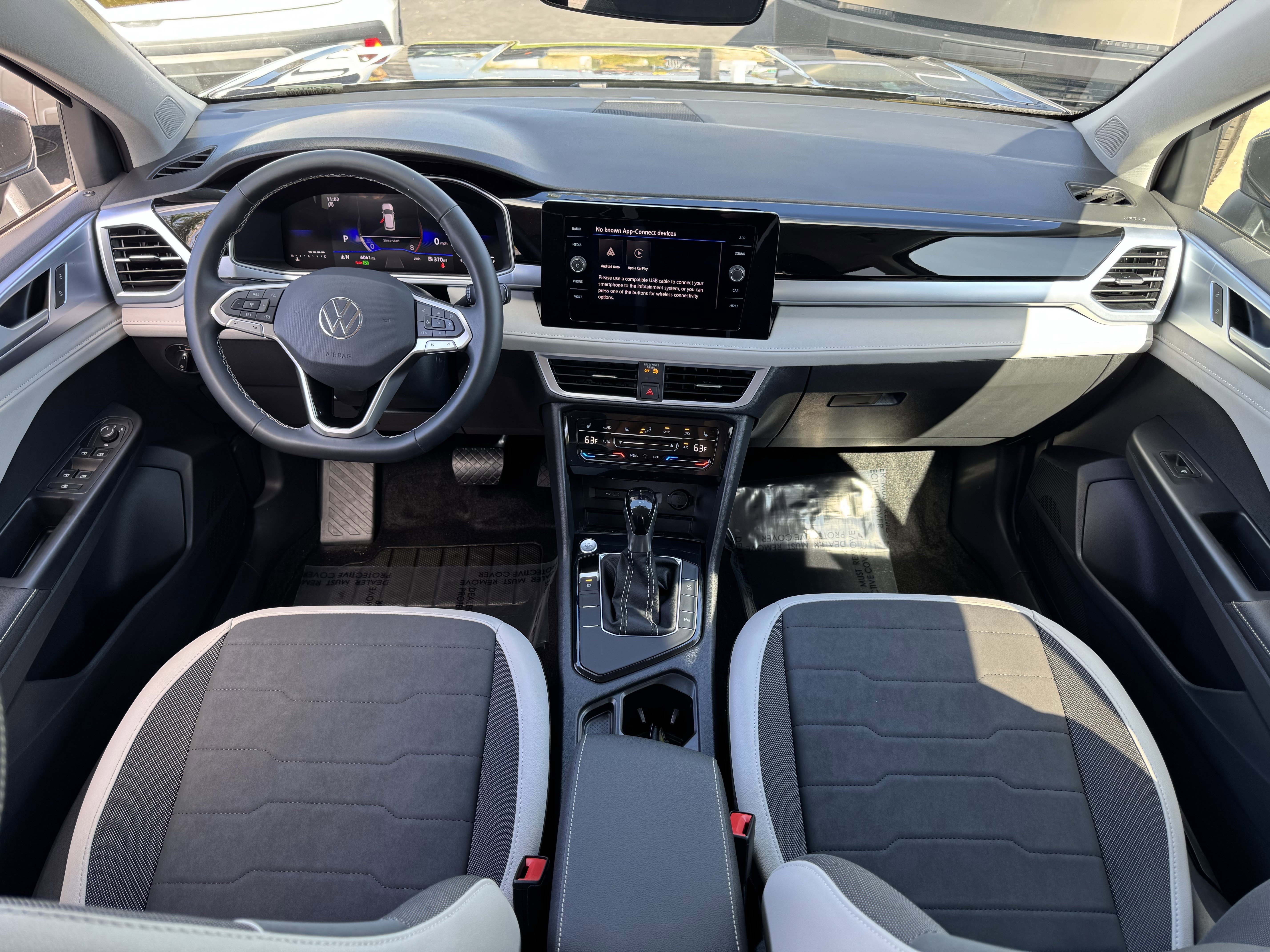 Used 2025 Volkswagen Taos SE image 32