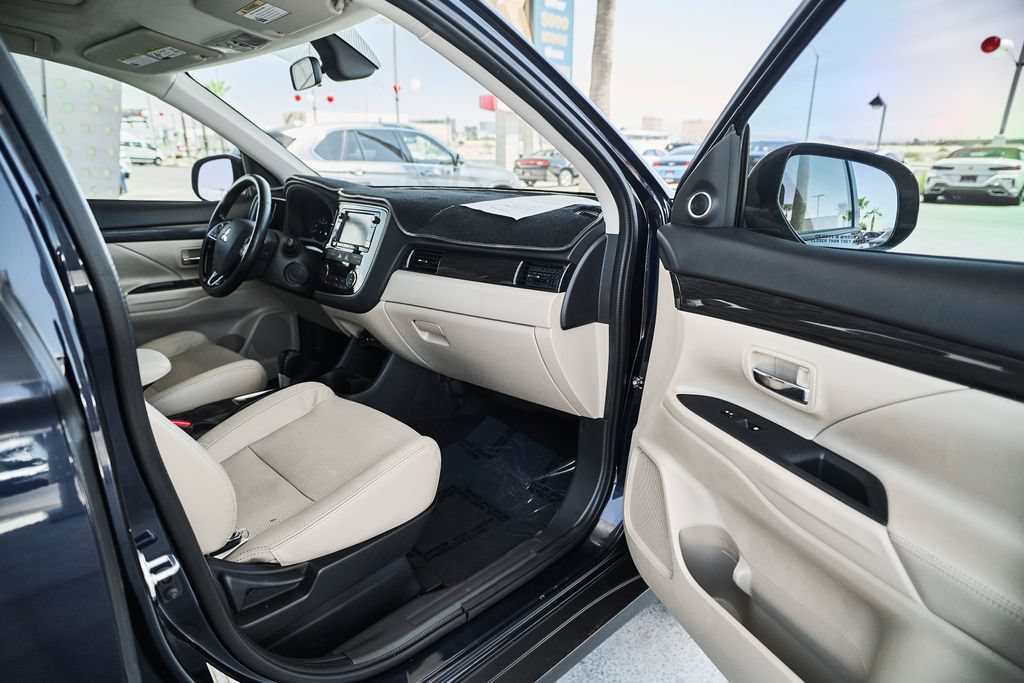 Used 2016 Mitsubishi Outlander SEL FWD image 12