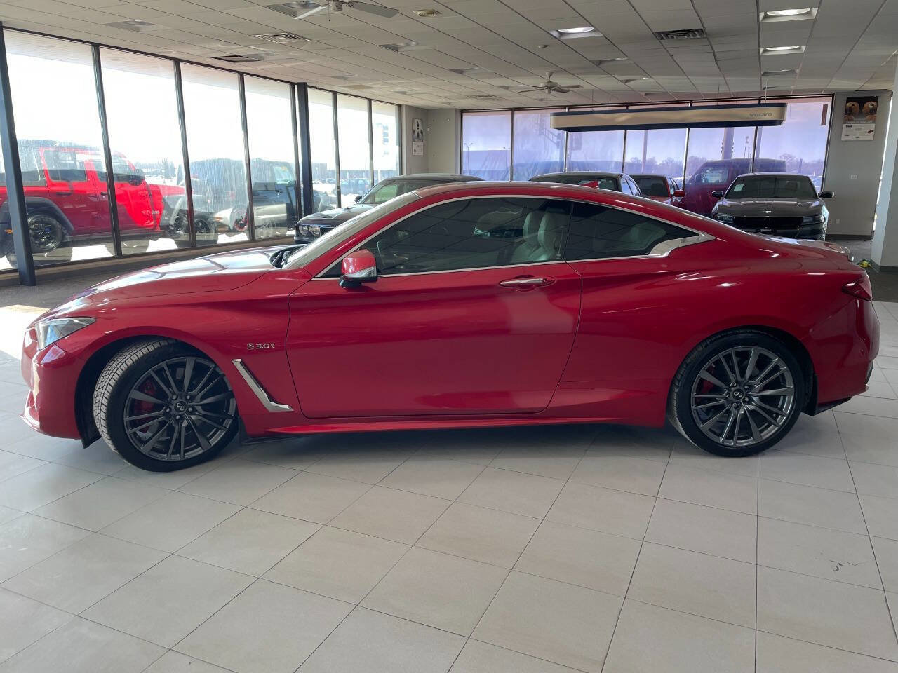 Used 2017 INFINITI Q60 Red Sport 400 image 4