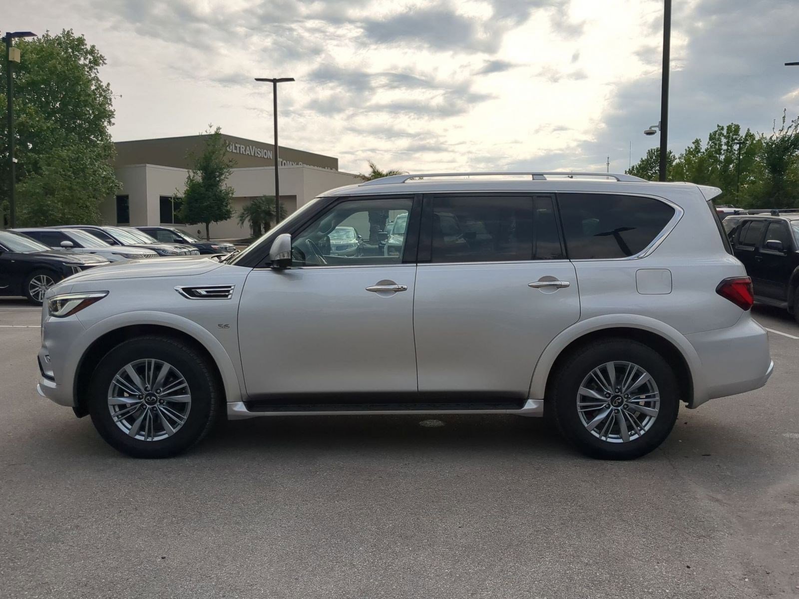 Used 2019 INFINITI QX80 Luxe AWD/4WD image 6