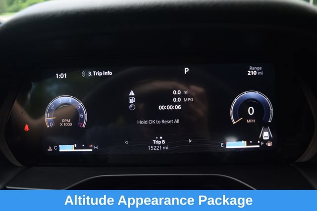 Used 2023 Jeep Grand Cherokee Altitude AWD/4WD image 3