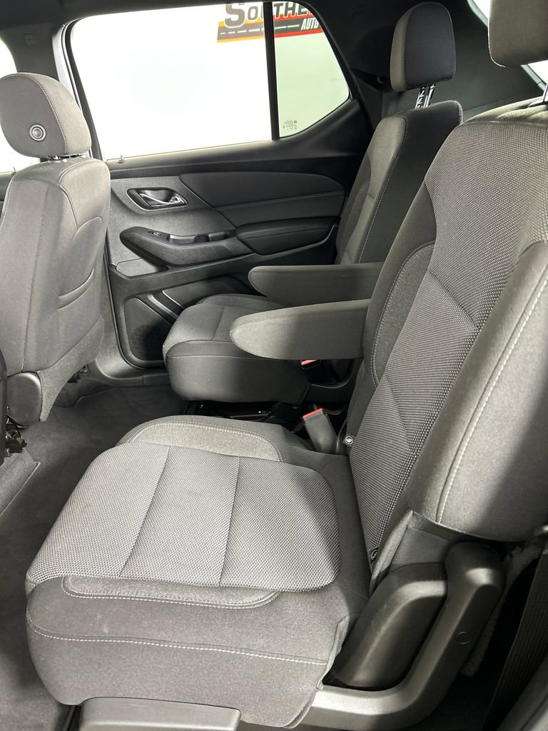 Used 2022 Chevrolet Traverse LT FWD image 17