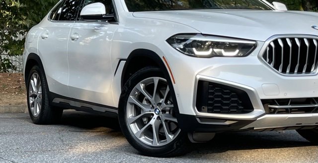 Used 2022 BMW X6 xDrive40i w/ Premium Package image 11